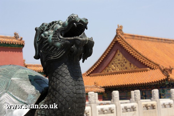 Photo of a dragon sculpture in the Forbidden City in China