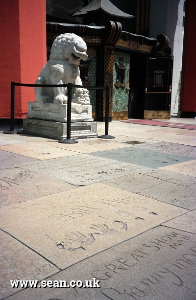 Photo of Grauman's Chinese Theatre in Los Angeles, USA