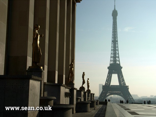 Photo of the Eiffel Tower seen from Place Trocadéro in Paris, France