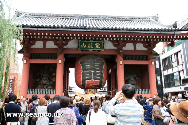Photo of the Kaminarimon (Thunder Gate) at Senso-ji in Tokyo, Japan
