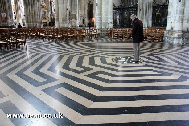 Photo of the labyrinth (maze) in Amiens Cathedral in France