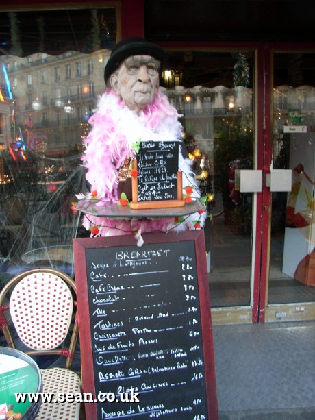 Photo of a dummy waiter in Paris in Paris, France