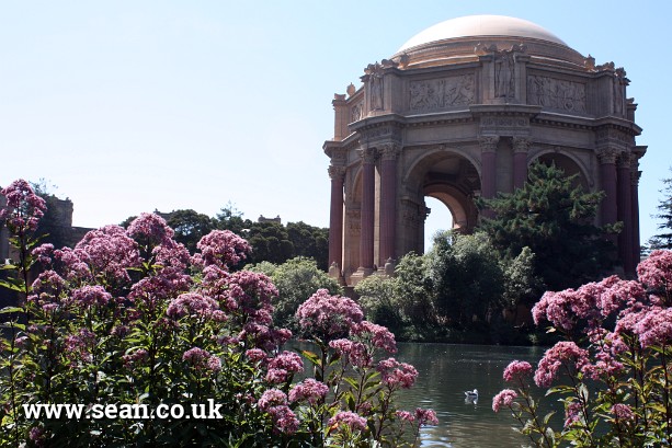 Photo of the rotunda of the Palace of Fine Arts in San Francisco, USA