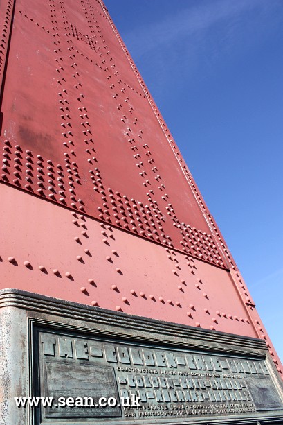 Photo of the Golden Gate Bridge: international orange in San Francisco, USA