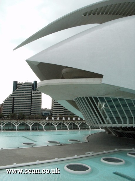 Photo of the Opera House side-on, Valencia in Spain